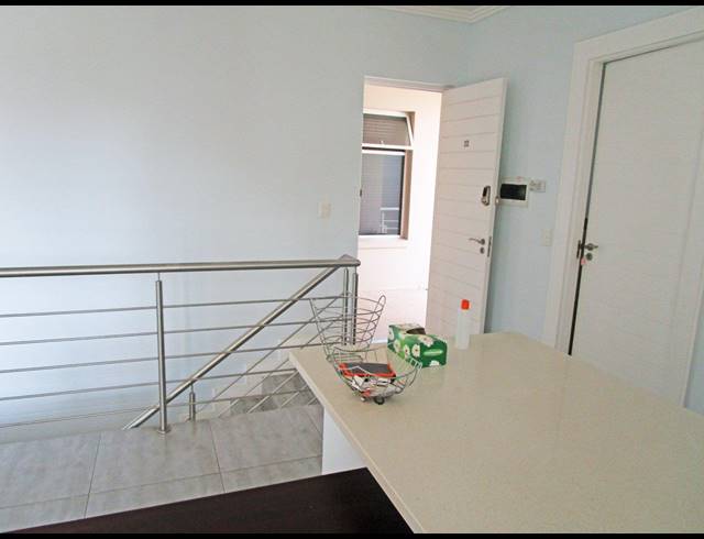 BEDROOM APARTMENT FOR SALE IN BRYANSTON